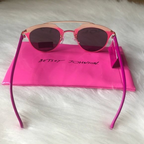 Betsey Johnson Retro Sunglasses - Picture 6 of 8
